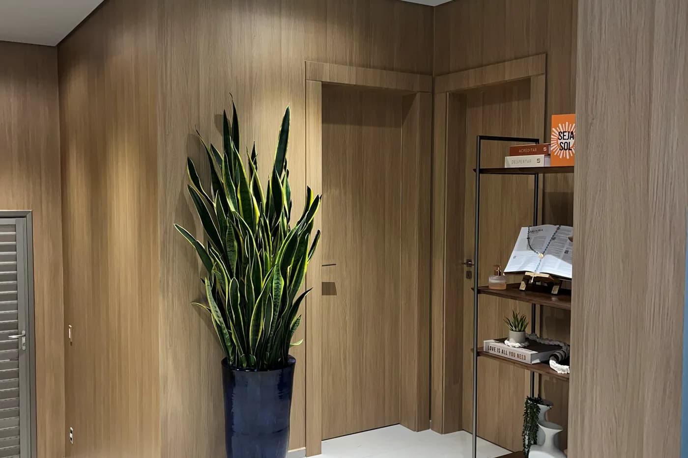 Papel de parede aplicado em ambiente